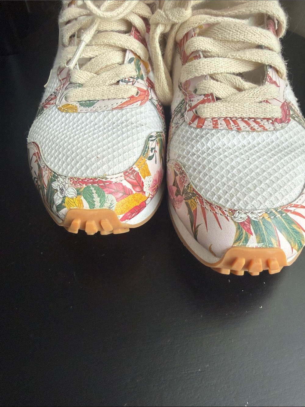 White Floral-Print Women's Veja Athletic Sneakers - Picture 4 of 7